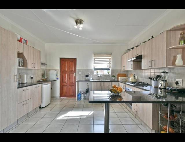 3 BEDROOM APARTMENT FOR SALE IN NEWMARKET